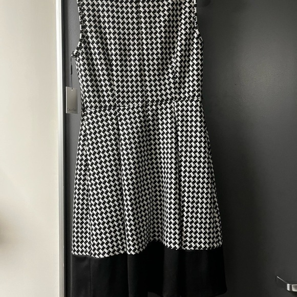 Calvin klein NWT black & white dress shell 87% polyester 20% rayon 3% spandex P - Picture 3 of 7